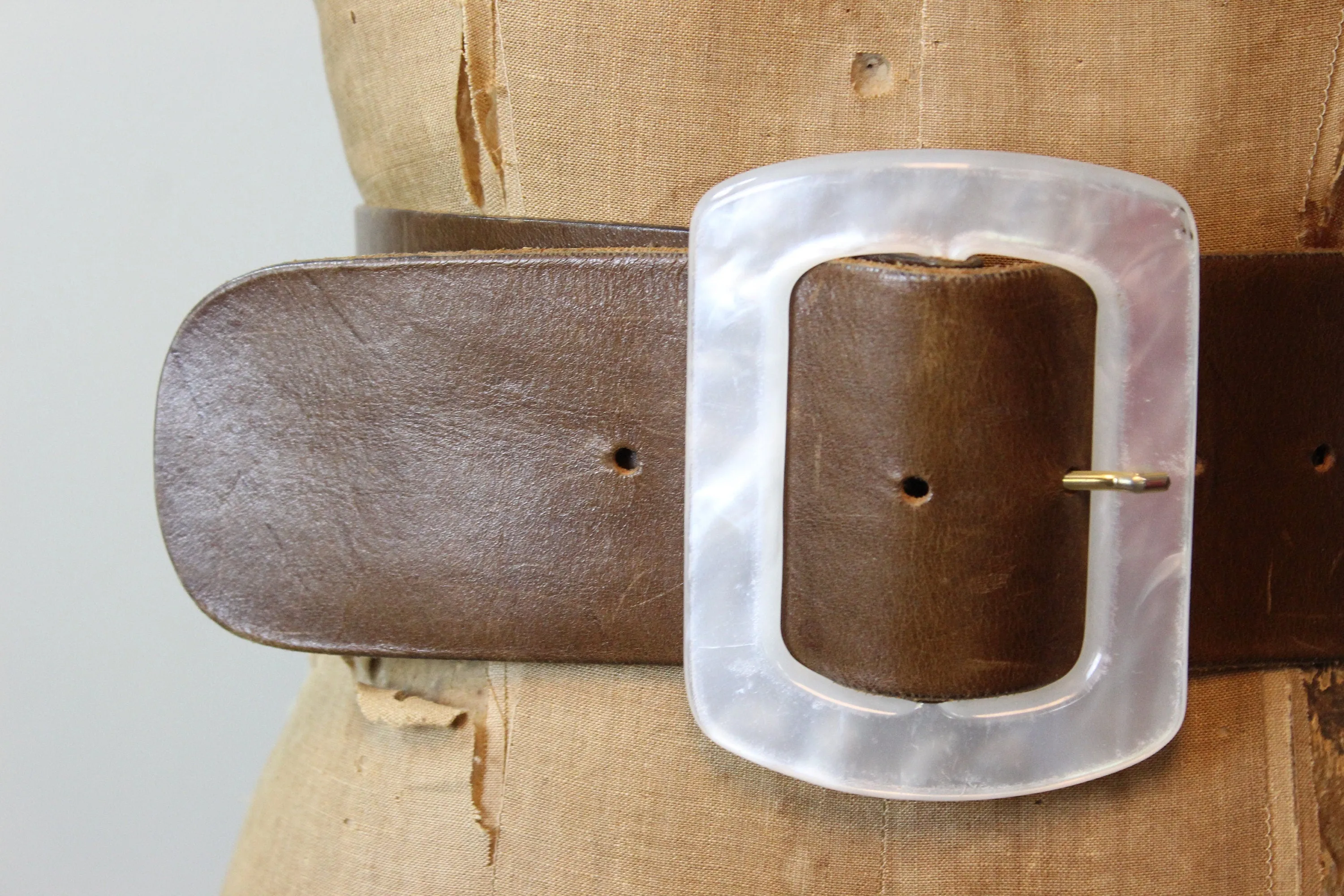 1980s ULTRA WIDE leather LUCITE buckle belt leather medium large | new spring