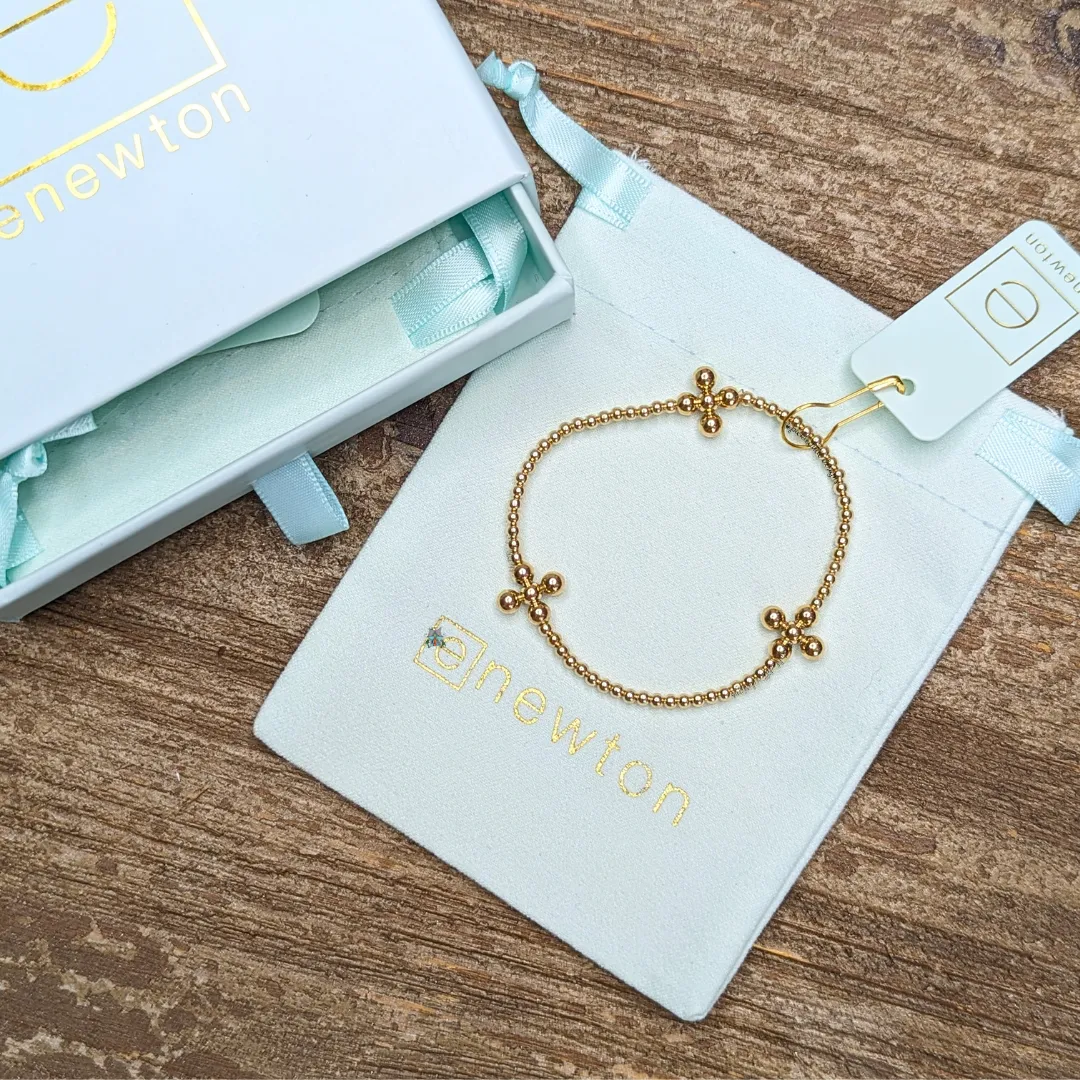 Signature Cross Gold Pattern 2.5mm Cross 4mm