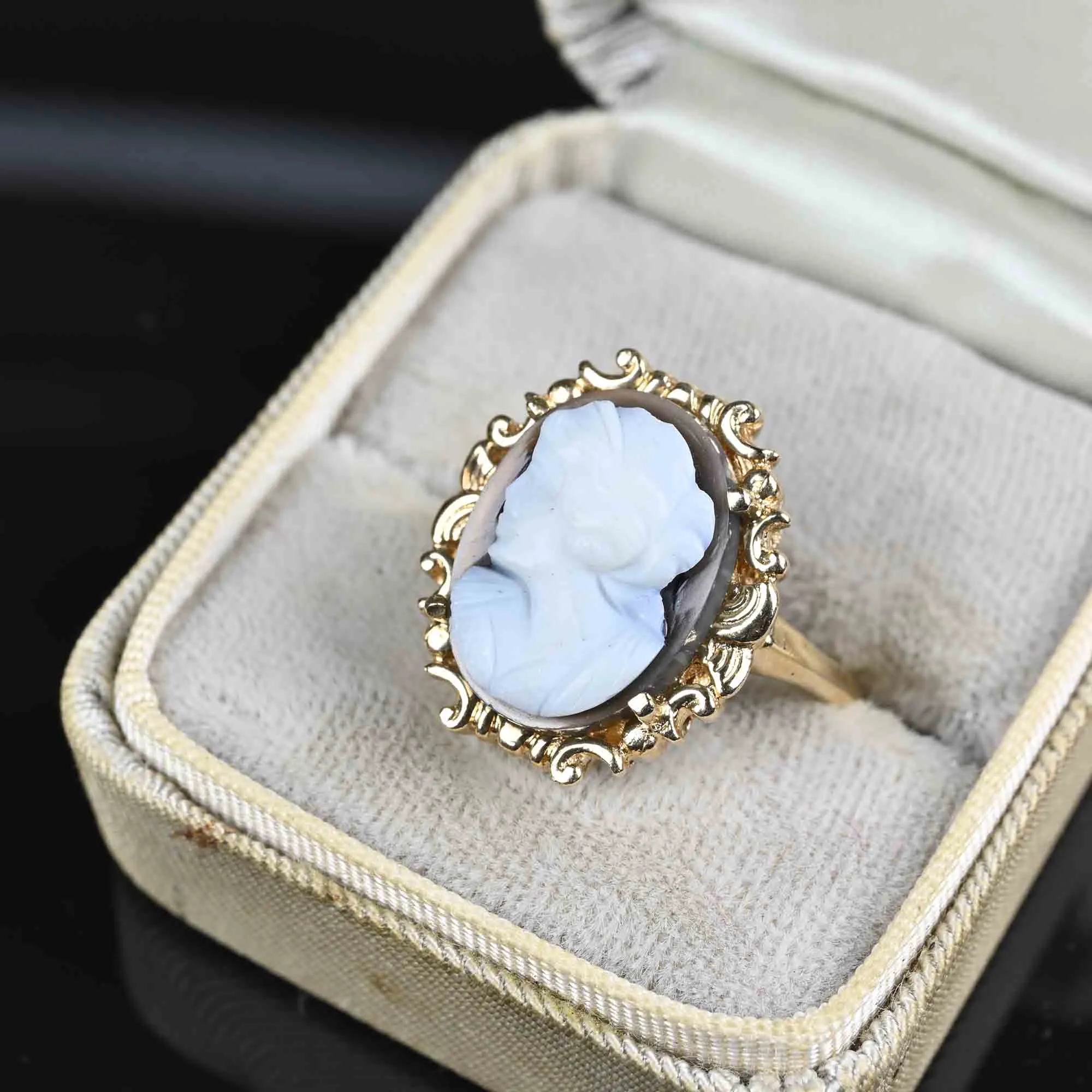 Vintage Estate Agate Cameo Ring in 14K Gold